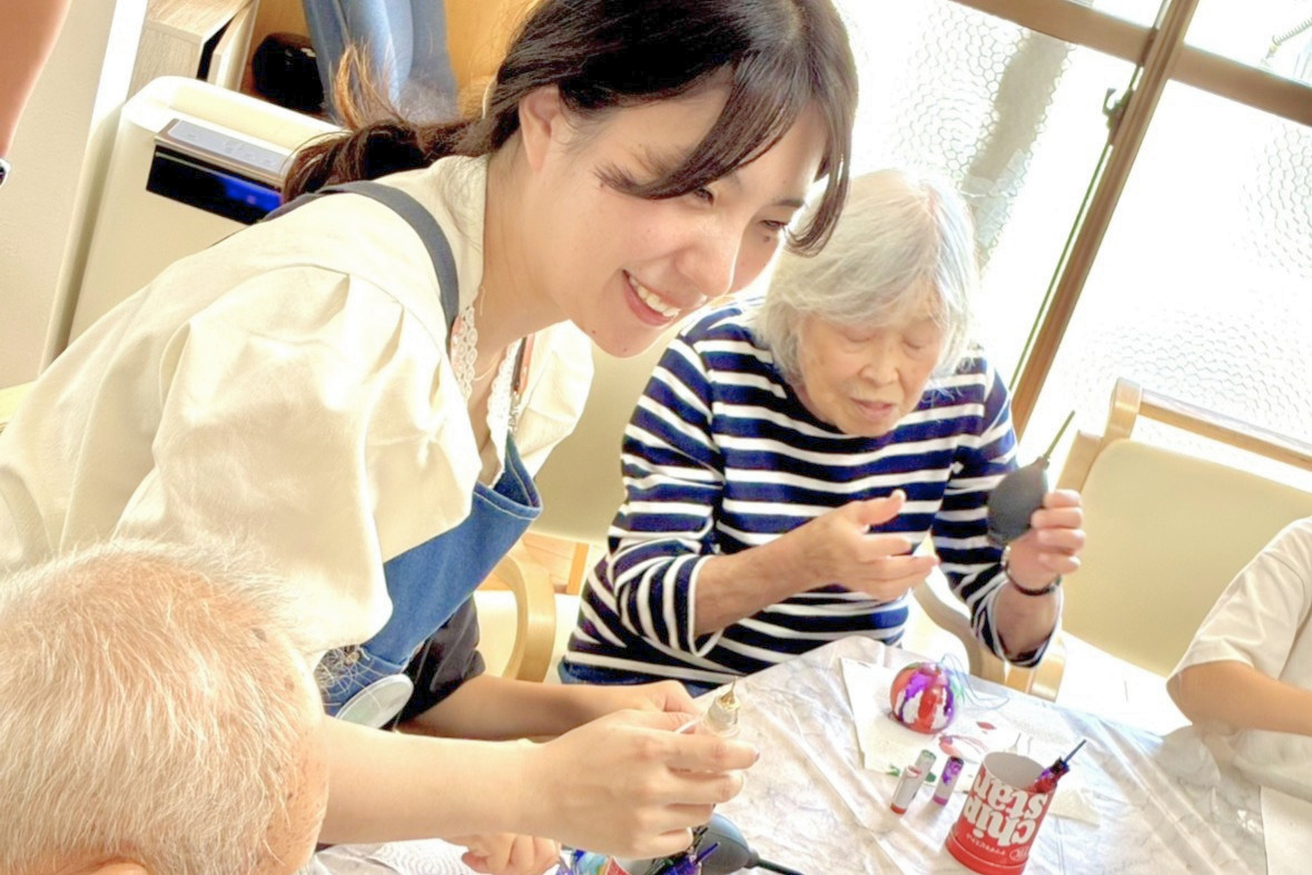 自由きままさまでのアートプログラムの様子